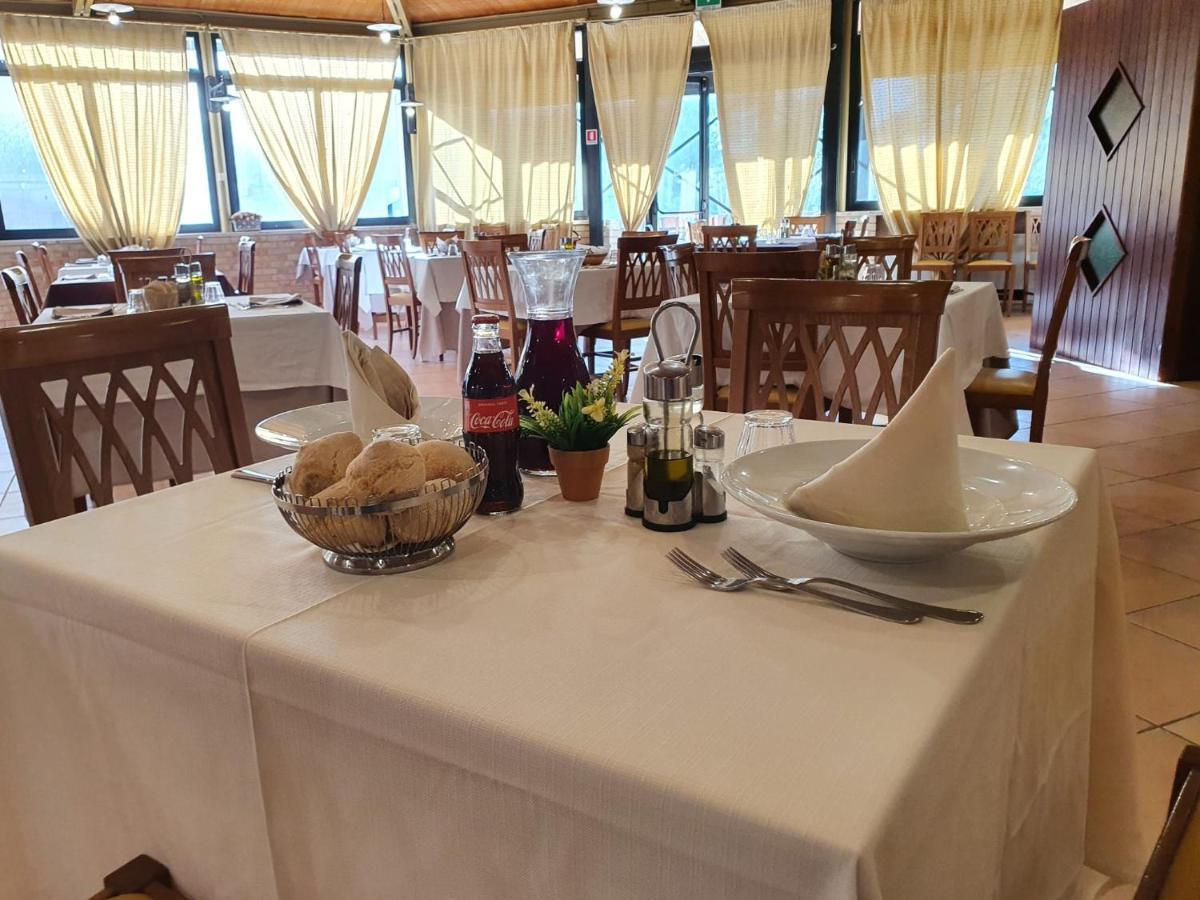 Hotel Holiday Foggia Kültér fotó