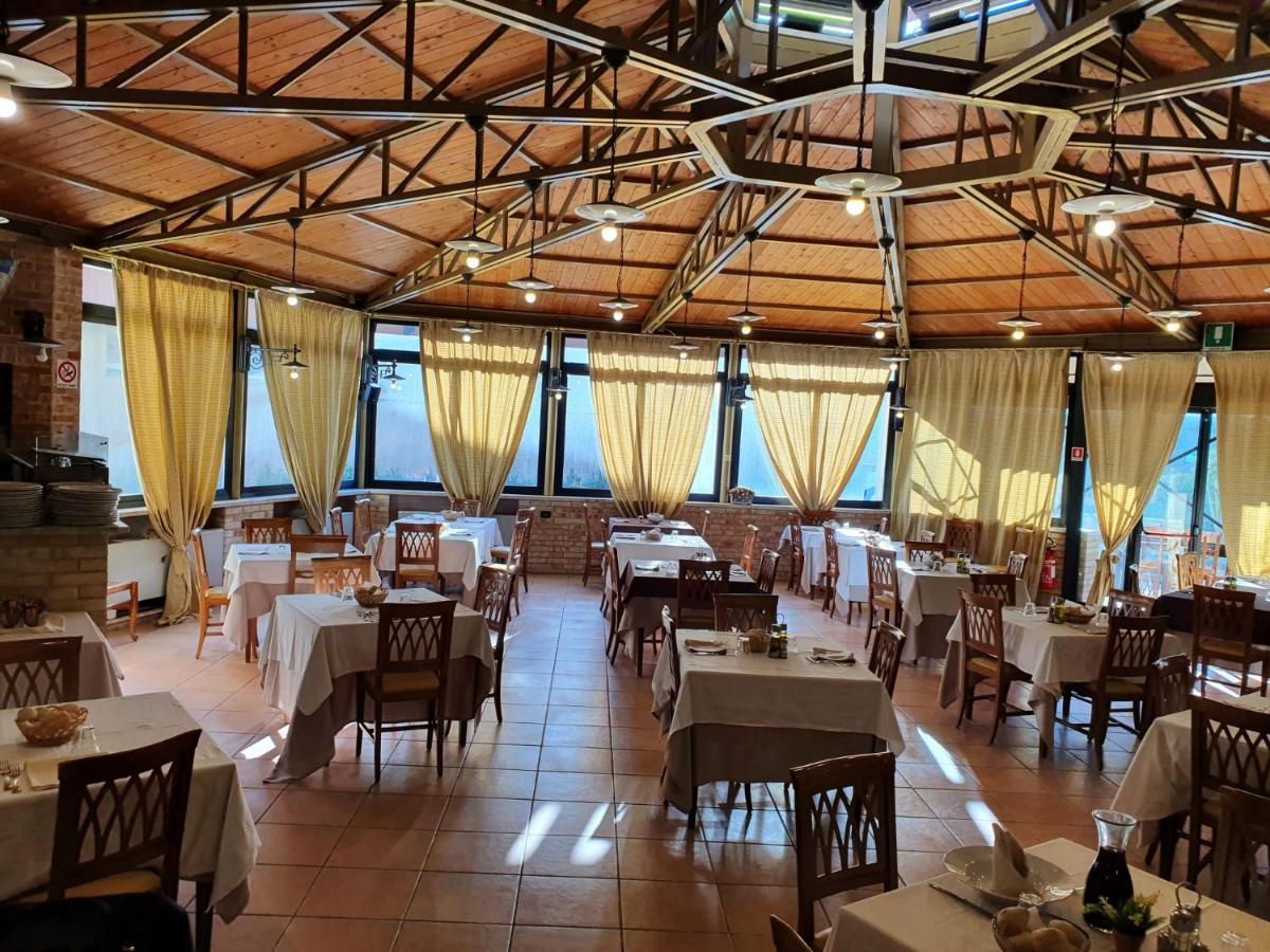 Hotel Holiday Foggia Kültér fotó