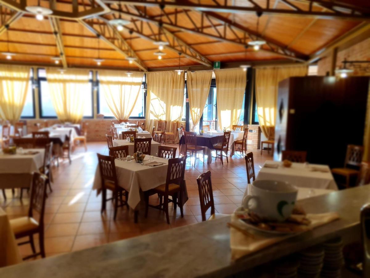 Hotel Holiday Foggia Kültér fotó