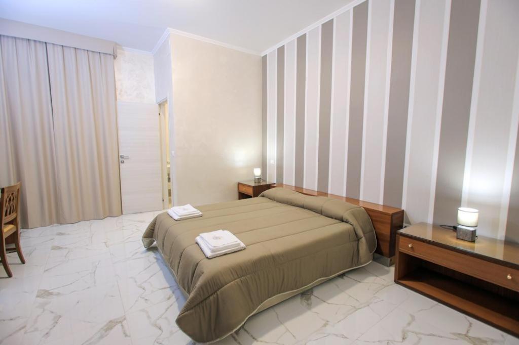 Hotel Holiday Foggia Kültér fotó