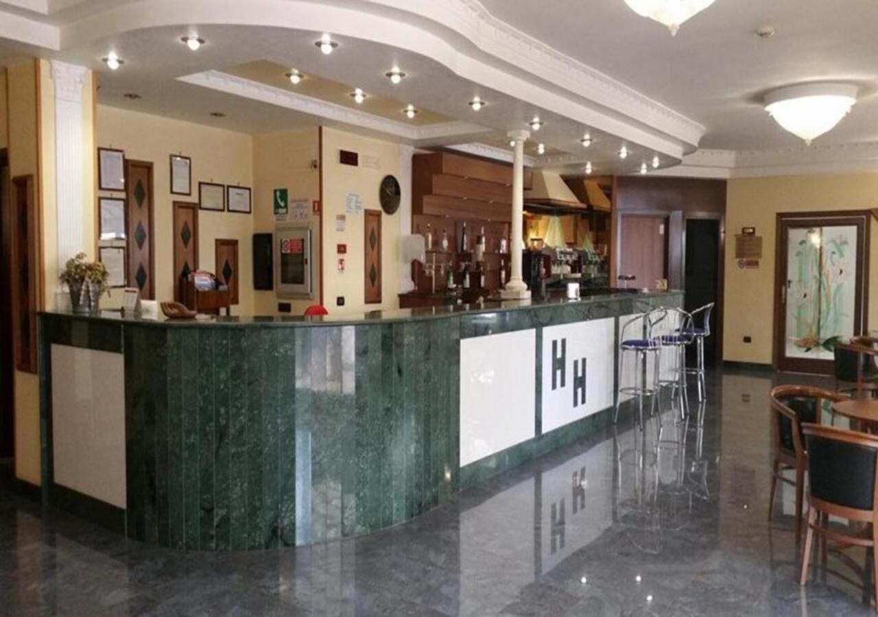 Hotel Holiday Foggia Kültér fotó