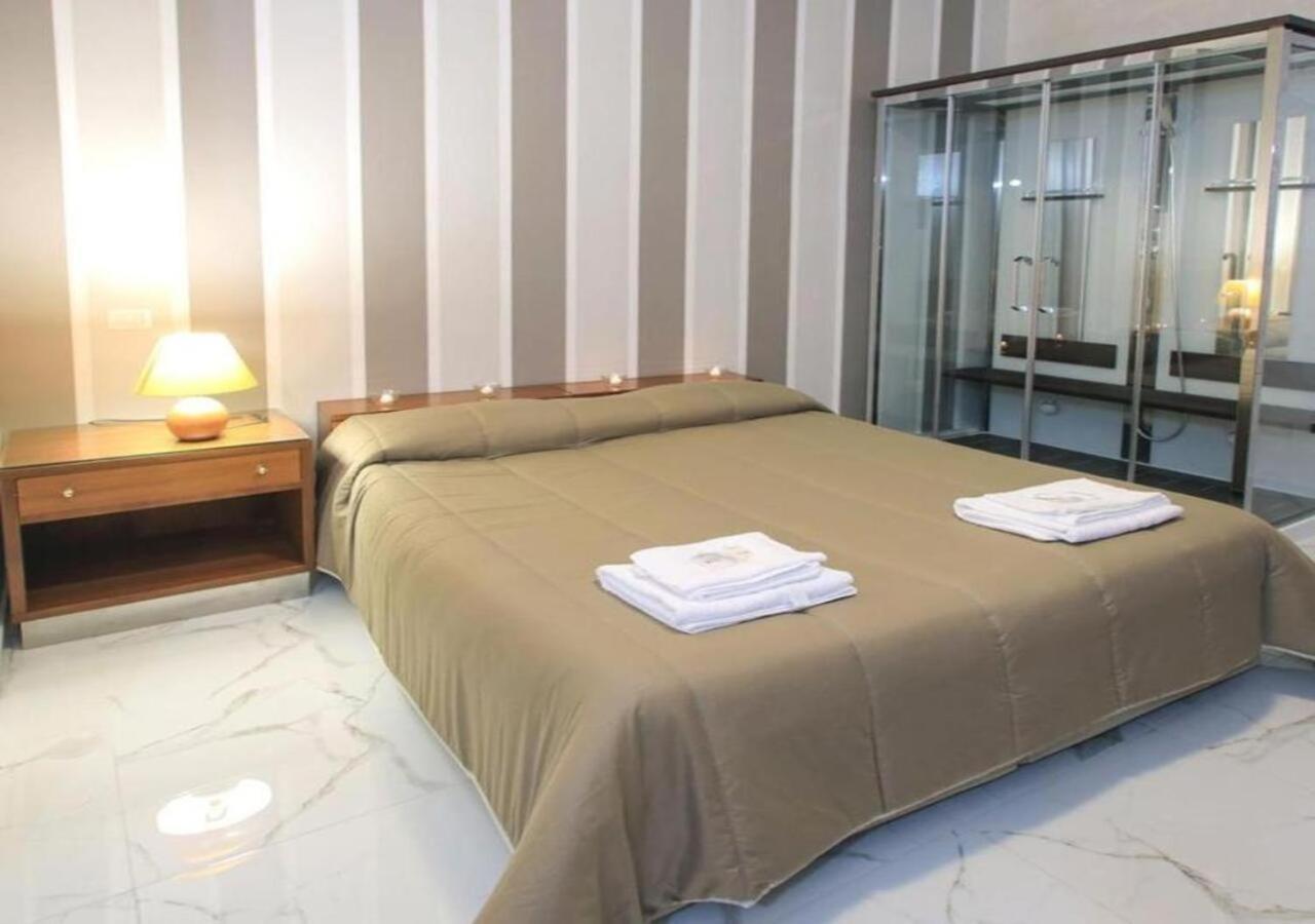 Hotel Holiday Foggia Kültér fotó