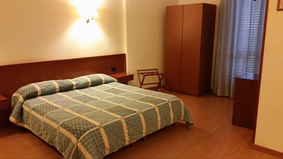 Hotel Holiday Foggia Kültér fotó