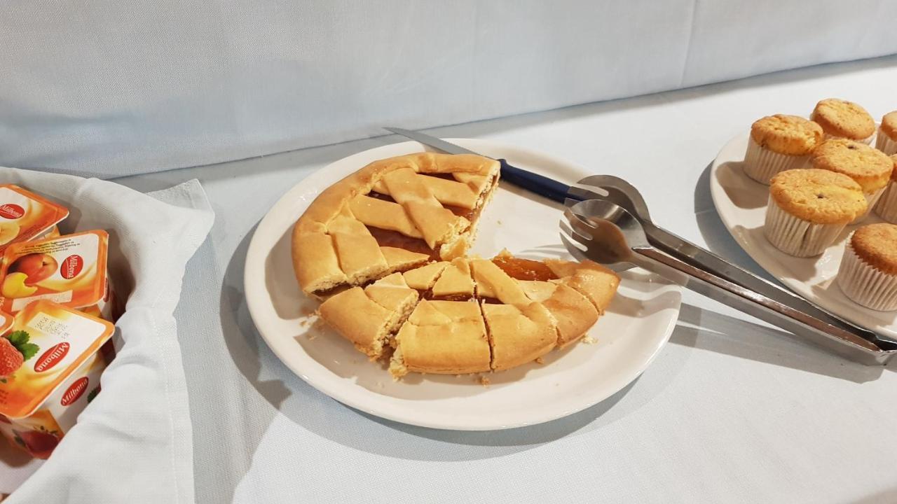 Hotel Holiday Foggia Kültér fotó