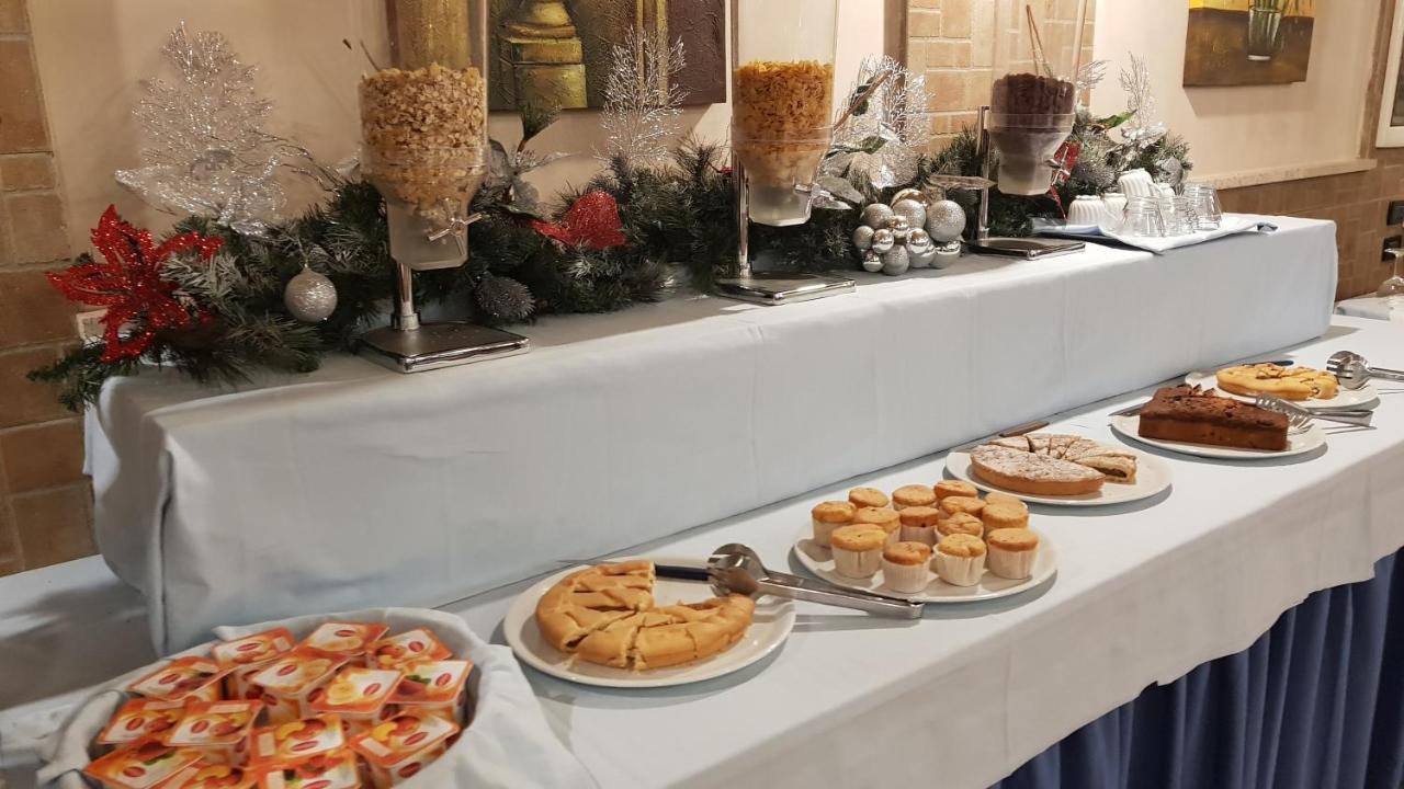 Hotel Holiday Foggia Kültér fotó