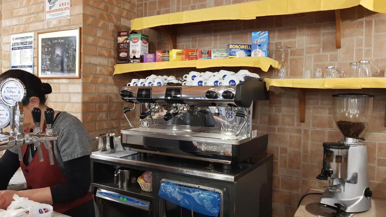 Hotel Holiday Foggia Kültér fotó